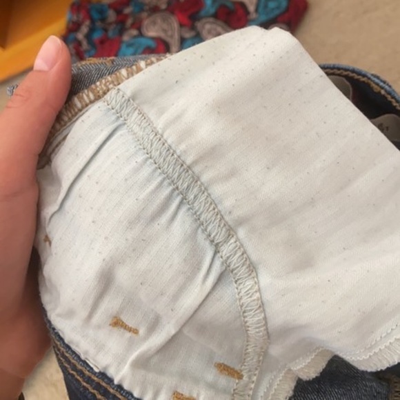 Hollister Dark Wash Distressed Short Shorts (1/25) - Picture 4 of 4